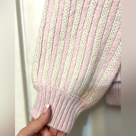 &merci Pink/White Oversized Thick Cable Knit
Sweater Size Small - Picture 2 of 7
